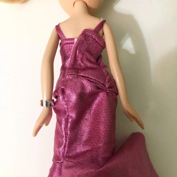 MGA Bratz Cloe Fashion Show Evening Wear  Doll Flaws TLC - Picture 14 of 16